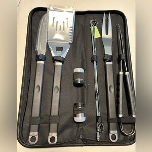 Grilling utensils set
